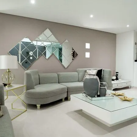 Mq Crown House Castillo *