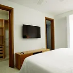 Mq Crown House Castillo